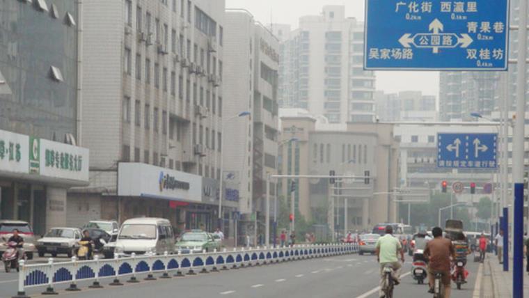 吊橋路鋼制道路護(hù)欄