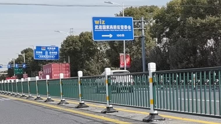 湖塘夏城南路道路護(hù)欄